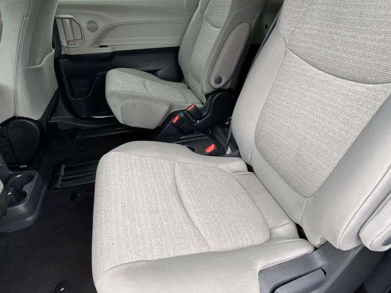 2024 Toyota Sienna LEImage 17