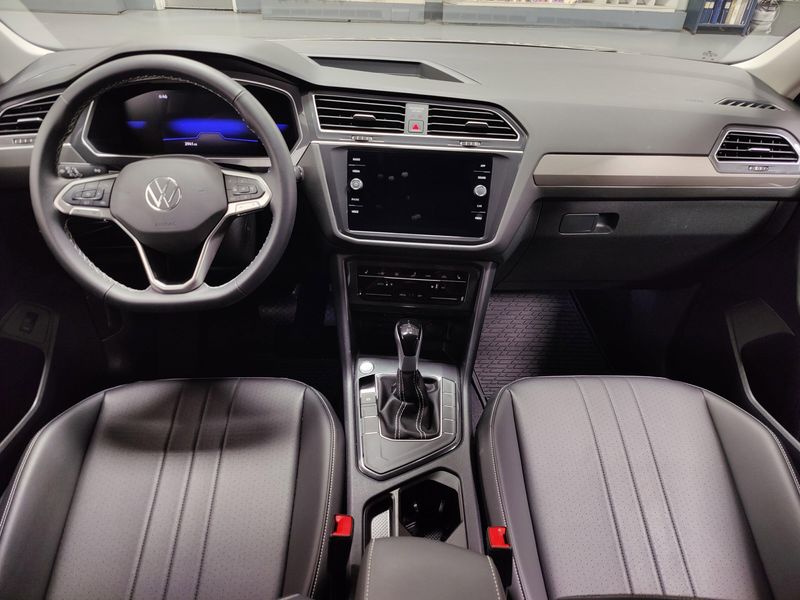 2024 Volkswagen Tiguan SE w/3rd Row SeatImage 17