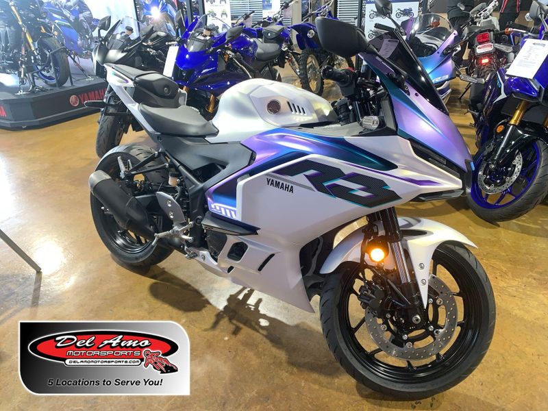 New 2025 Yamaha YZF-R3 ABS Image 1