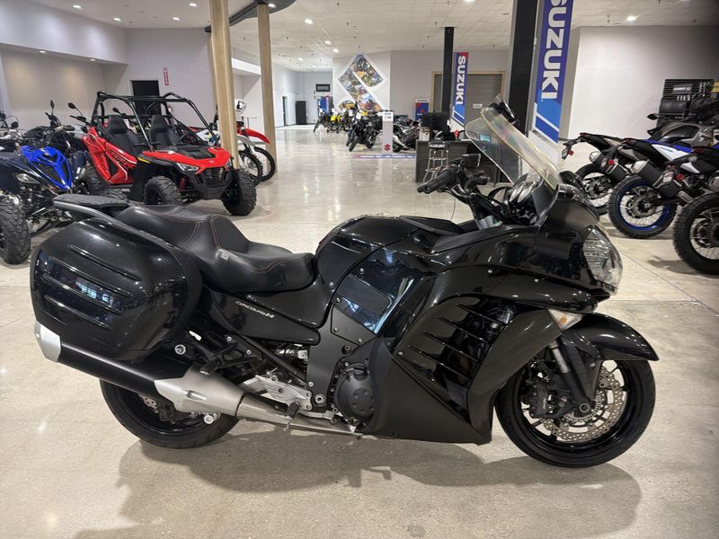 Used 2015 Kawasaki CONCOURS 14 ABS  in a BLACK exterior color. Victorville Del Amo Motorsports 760-241-7387 delamomotorsportsofvictorville.com 