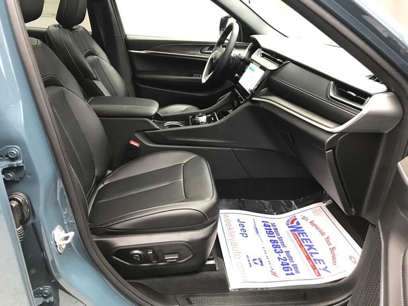 New 2026 Jeep Grand Cherokee L Limited 4x4Image 17