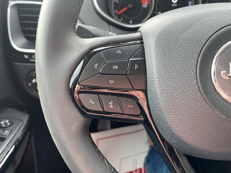 Used 2021 Jeep Cherokee Image 11