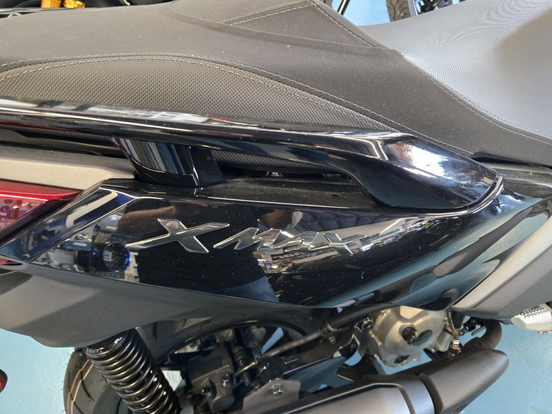 2025 Yamaha XMAX MIDNIGHT BLACK Image 14