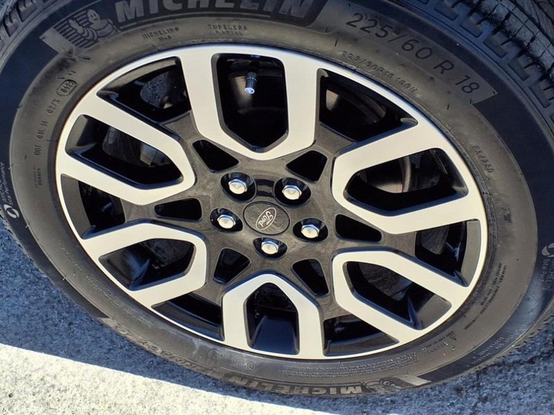 2022 Ford Maverick Lariat photo 9