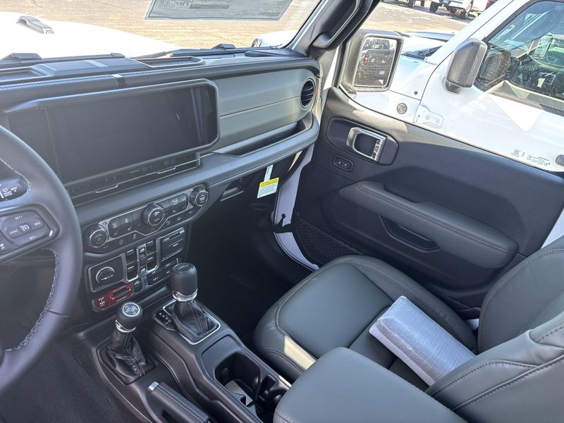 New 2026 Jeep Gladiator Mojave X 4x4Image 23