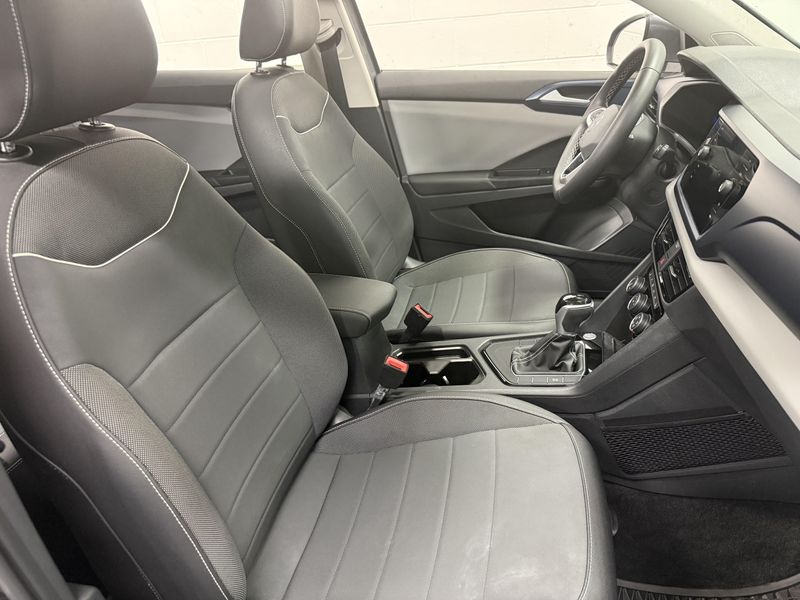 Used 2023 Volkswagen Taos SE w/SunroofImage 5