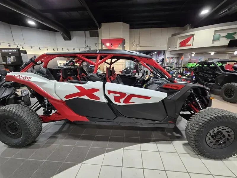 2025 Can-Am MAVERICK X3 MAX X RC TURBO RR HYBRID WHITE AND LEGION REDImage 3