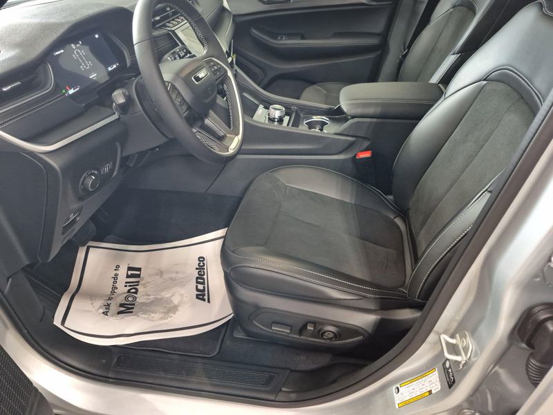 New 2025 Jeep Grand Cherokee L Altitude X 4x4Image 26