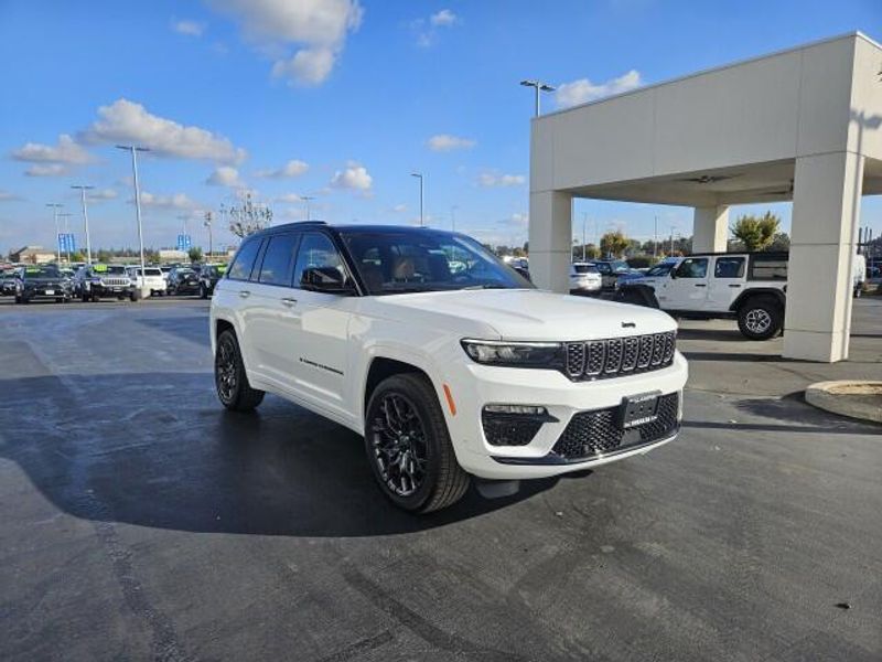 2025 Jeep Grand Cherokee Summit Reserve photo 4