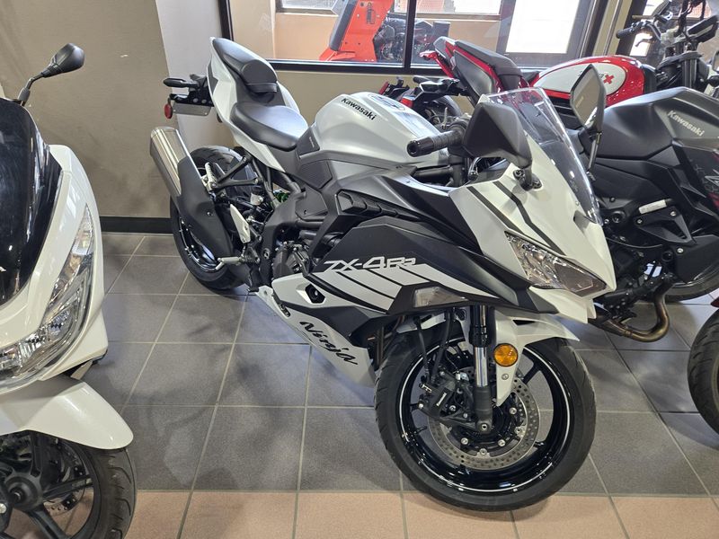 Used 2025 Kawasaki Ninja ZX4RR ABS Image 1