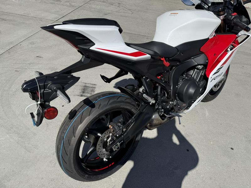 New 2025 Yamaha YZF-R9 Image 9