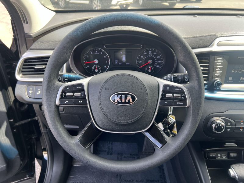 2019 Kia Sorento LXImage 9