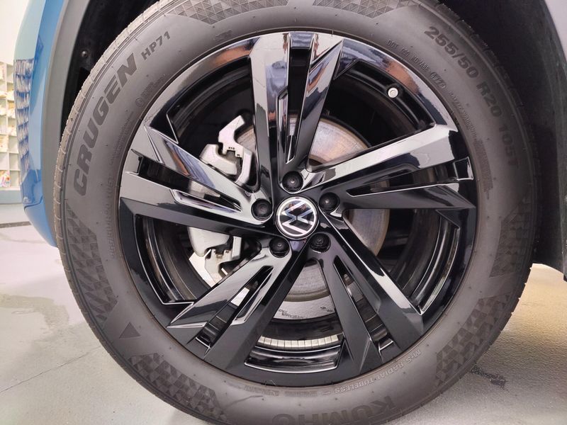 Used 2025 Volkswagen Atlas Cross Sport SEL AWD R-Line Black w/Sunroof/NavImage 22