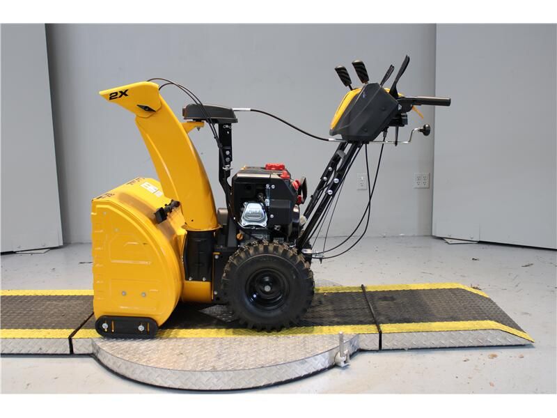 Used 2022 CUBCADET 2X 26 IntelliPOWER Image 2