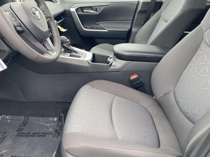 2025 Toyota RAV4 XLEImage 14
