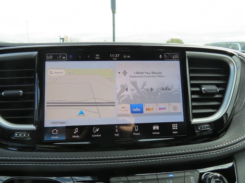 New 2026 Chrysler Pacifica SelectImage 15