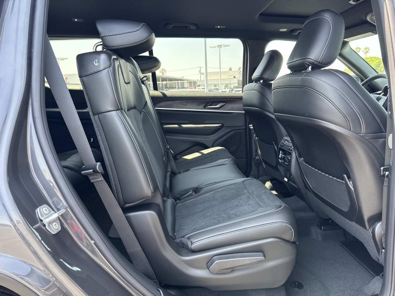 New 2026 Jeep Grand Cherokee L Laredo Altitude 4x2