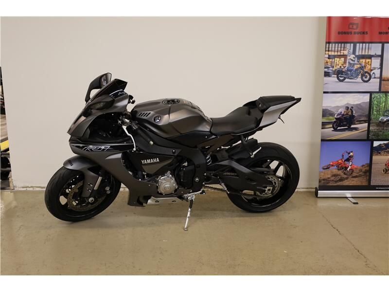 2016 Yamaha YZFR1 Image 4