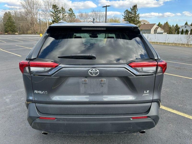 2021 Toyota RAV4 LEImage 13