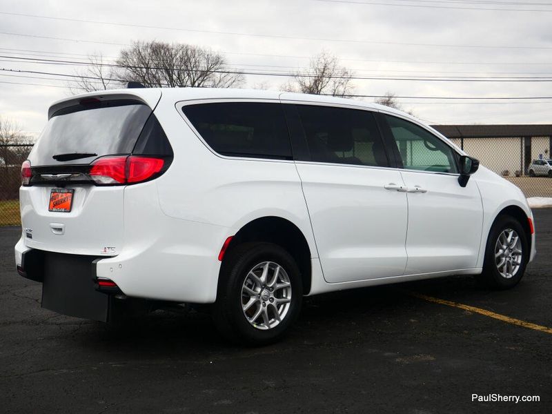 New 2026 Chrysler Voyager Lx