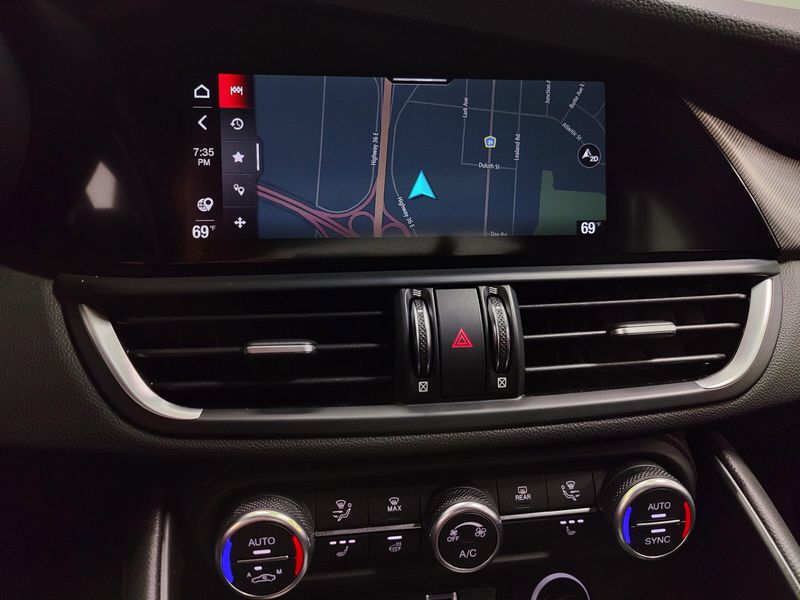 2024 Alfa Romeo Giulia Veloce AWD w/Sunroof/NavImage 8