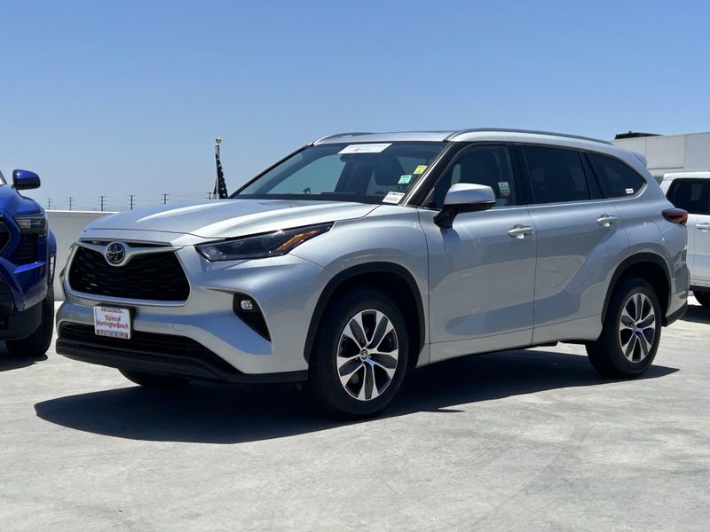 Used 2021 Toyota Highlander XLEImage 6