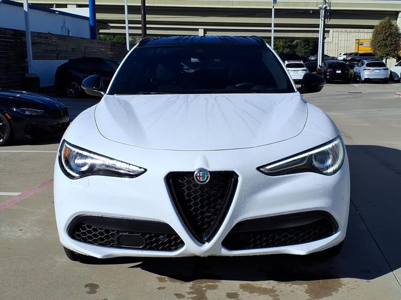 Used 2023 Alfa Romeo Stelvio VeloceImage 4