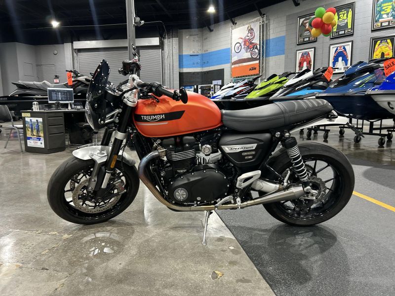 2023 Triumph SPEED TWIN 1200  in a MATTE BAJA ORANGE exterior color. Del Amo Motorsports of Redondo Beach (424) 390-7811 delamomotorsports.com 