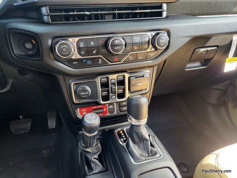 2025 Jeep Wrangler 4-door Willys 