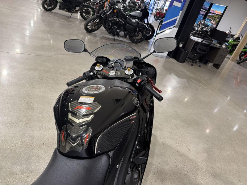 Used 2015 Yamaha YZF-R6 Image 25