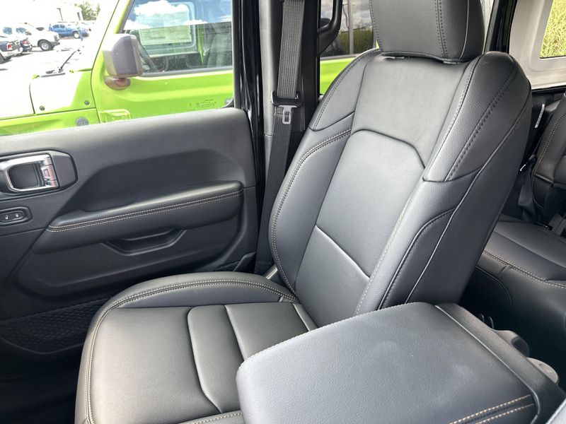 New 2025 Jeep Wrangler 4-door SaharaImage 27