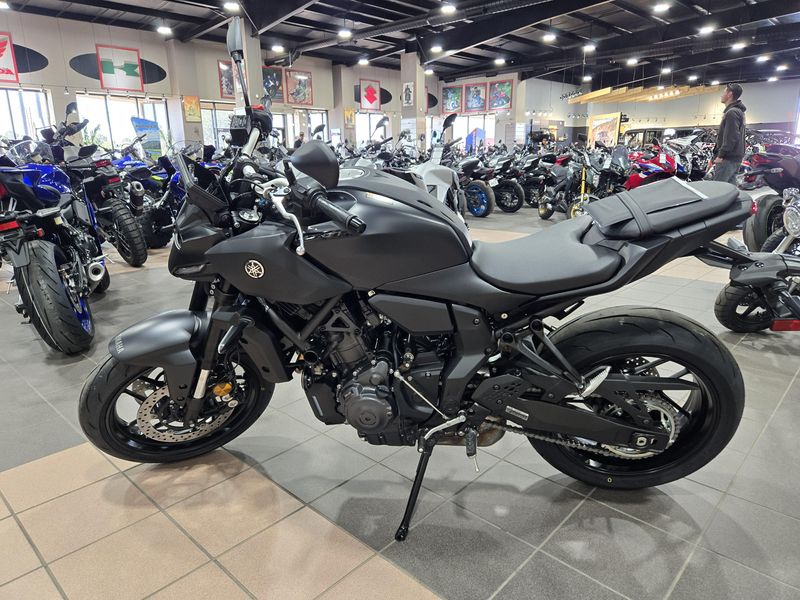 2025 Yamaha MT07 MATTE CHARCOAL BLACK Image 3