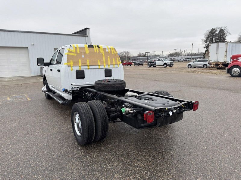 2024 RAM 3500 Chassis Cab TradesmanImage 6