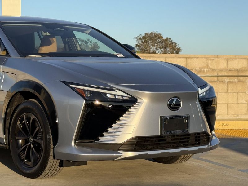 New 2026 Lexus RZ 350eImage 3