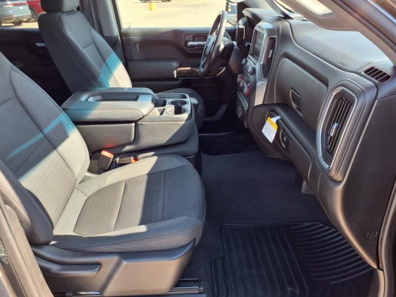 2021 Chevrolet Silverado 1500 LT photo 4