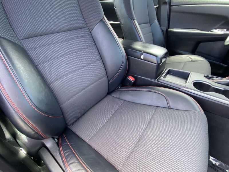 2016 Toyota Camry SEImage 13