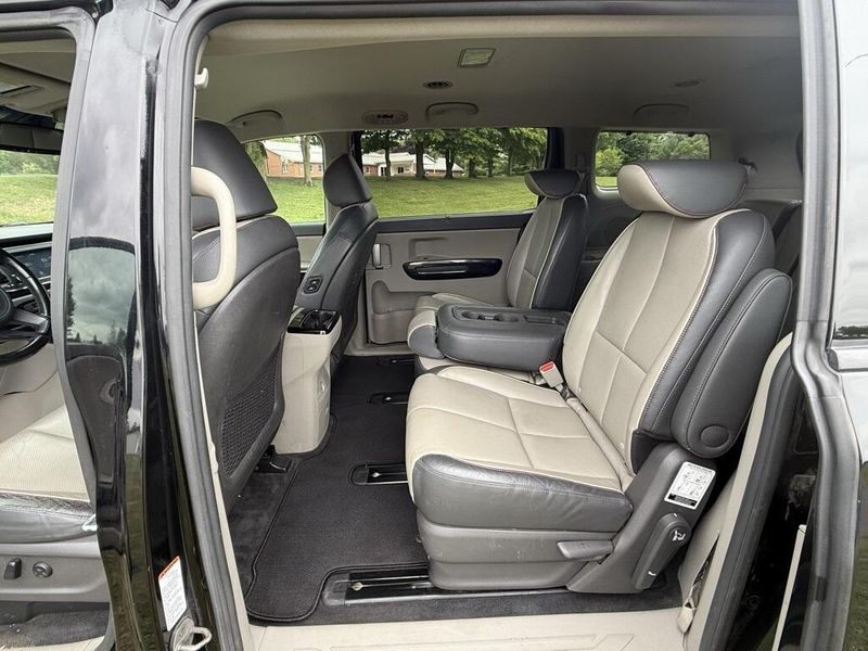 2017 Kia Sedona EX photo 10