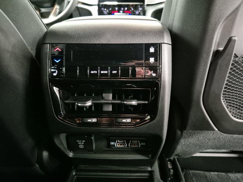 New 2025 Jeep Grand Cherokee L Limited 4x4Image 9