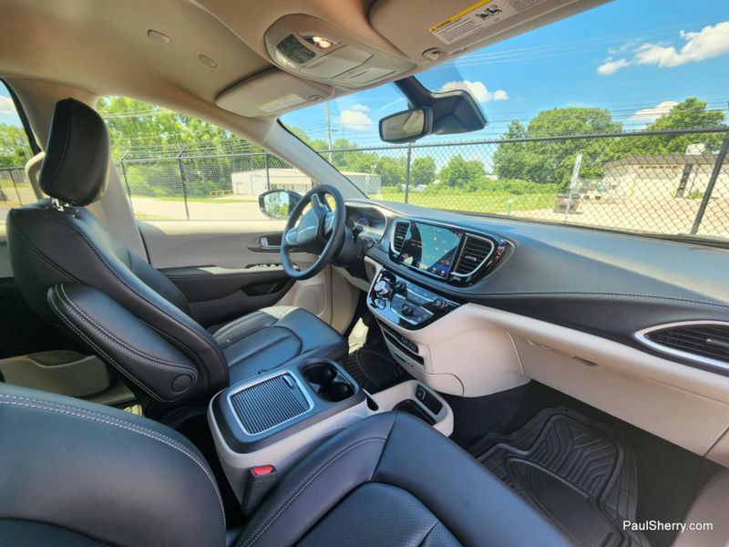 Used 2024 Chrysler Pacifica Touring L