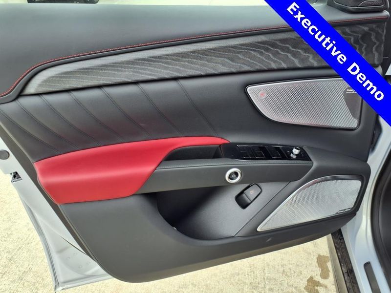 New 2025 Maserati Grecale ModenaImage 17