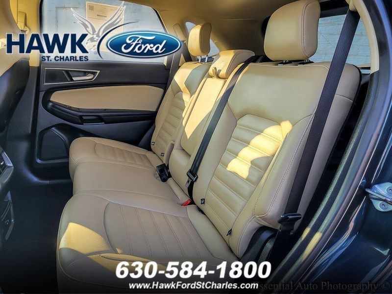 2022 Ford Edge SEL photo 9