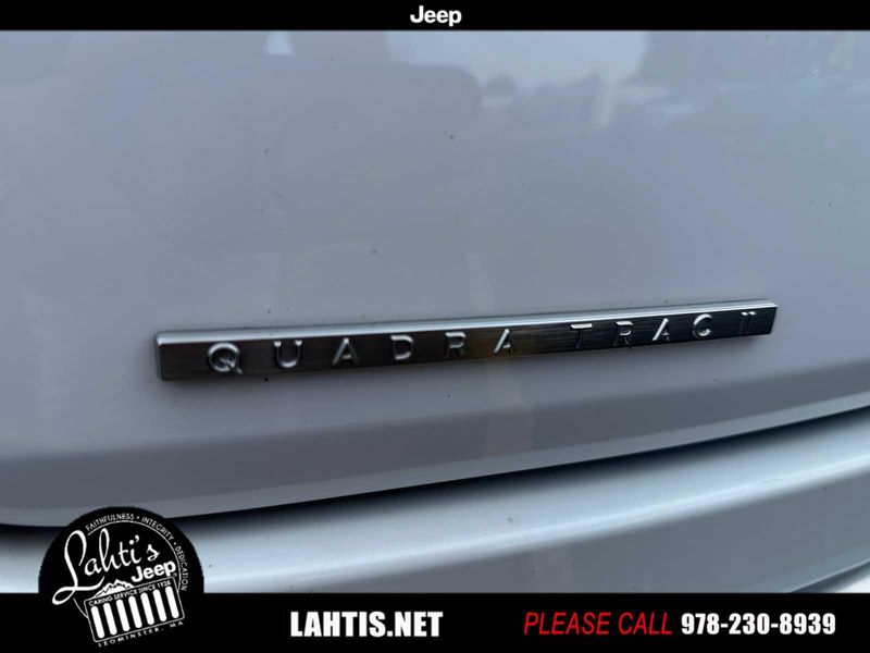 2022 Jeep Wagoneer Series III photo 24