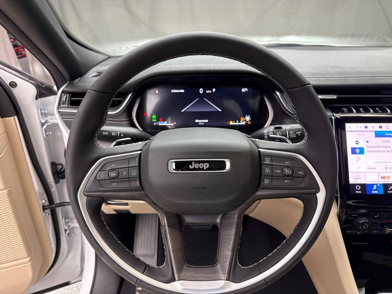 New 2025 Jeep Grand Cherokee Limited 4x4Image 10