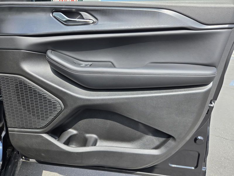 2025 Jeep Grand Cherokee Altitude photo 31