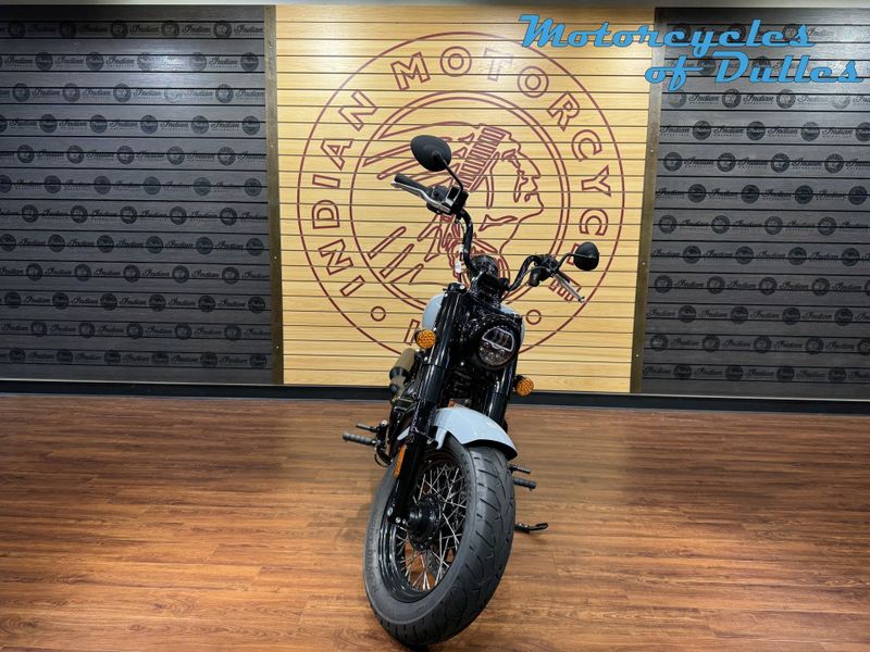 2024 Indian Motorcycle Chief Bobber Dark Horse  in a Storm Gray exterior color. Motorcycles of Dulles 571.934.4450 motorcyclesofdulles.com 