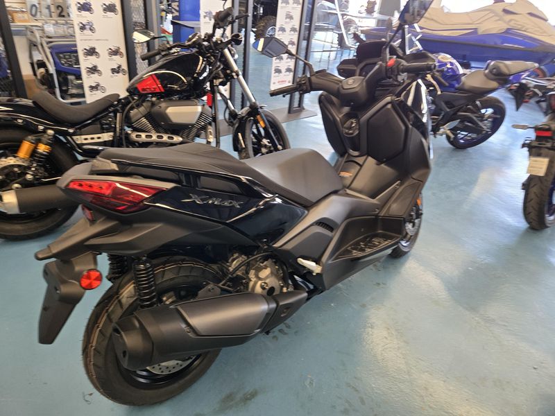 2025 Yamaha XMAX MIDNIGHT BLACK Image 3