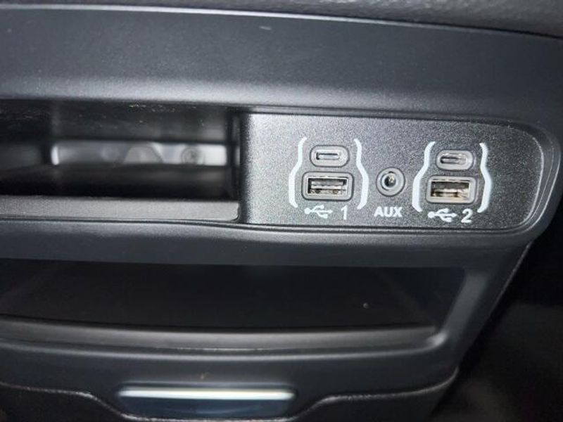 2025 Chrysler Pacifica SelectImage 32