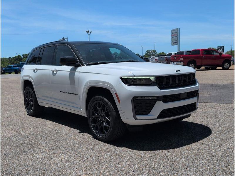 New 2026 Jeep Grand Cherokee Summit 4x4Image 7