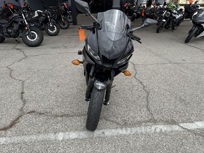 Used 2023 Yamaha YZF-R3 ABS Image 11