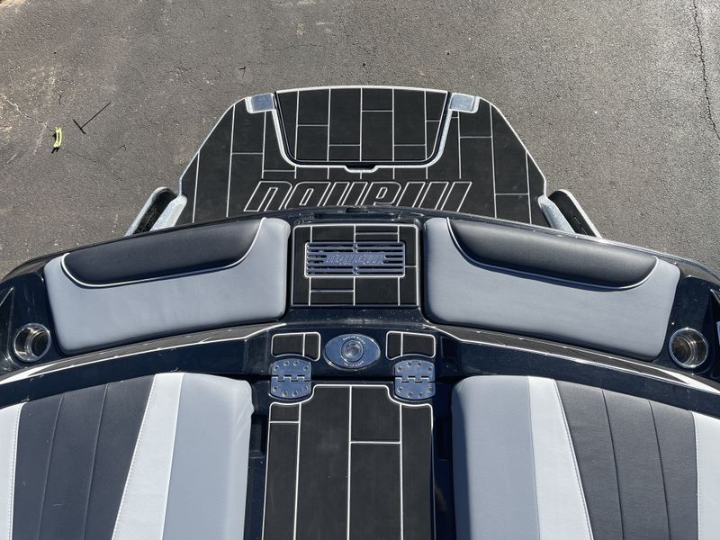 2023 MALIBU Wakesetter 24 MXZ  in a SILVER/WHITE exterior color. Family PowerSports (877) 886-1997 familypowersports.com 